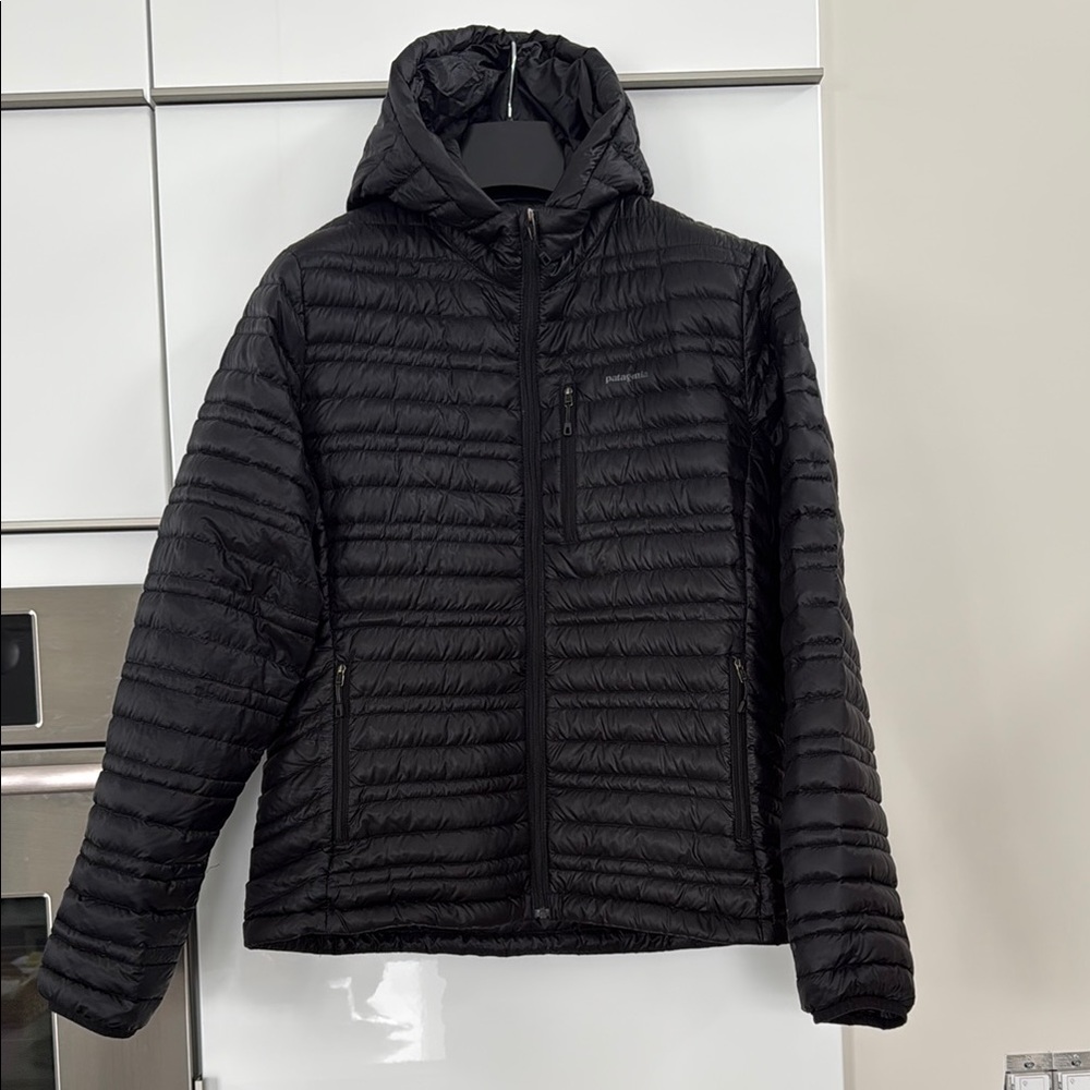 Patagonia Women’s Black Puffer Jacket Large